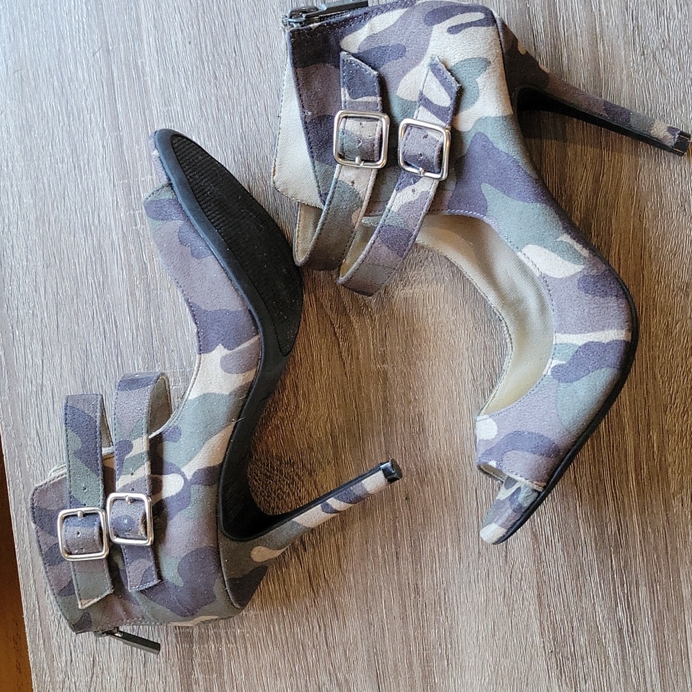 Christian Siriano Camo Heels Size 6.5